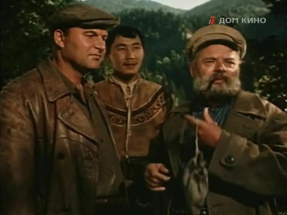Опасные тропы 1954. Опасная тропа фильм 1954. опасные тропы фильм. фильм ссср опасные тропы. опасные тропы фильм 1954 кадры.