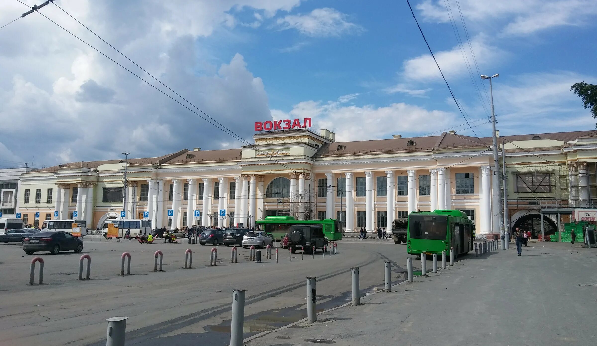 Екатеринбург железнодорожный вокзал улица. Екатеринбург железнодорожный вокзал улица. Железнодорожный вокзал екатеринбург. Жд вокзал свердловск пассажирский. 22.