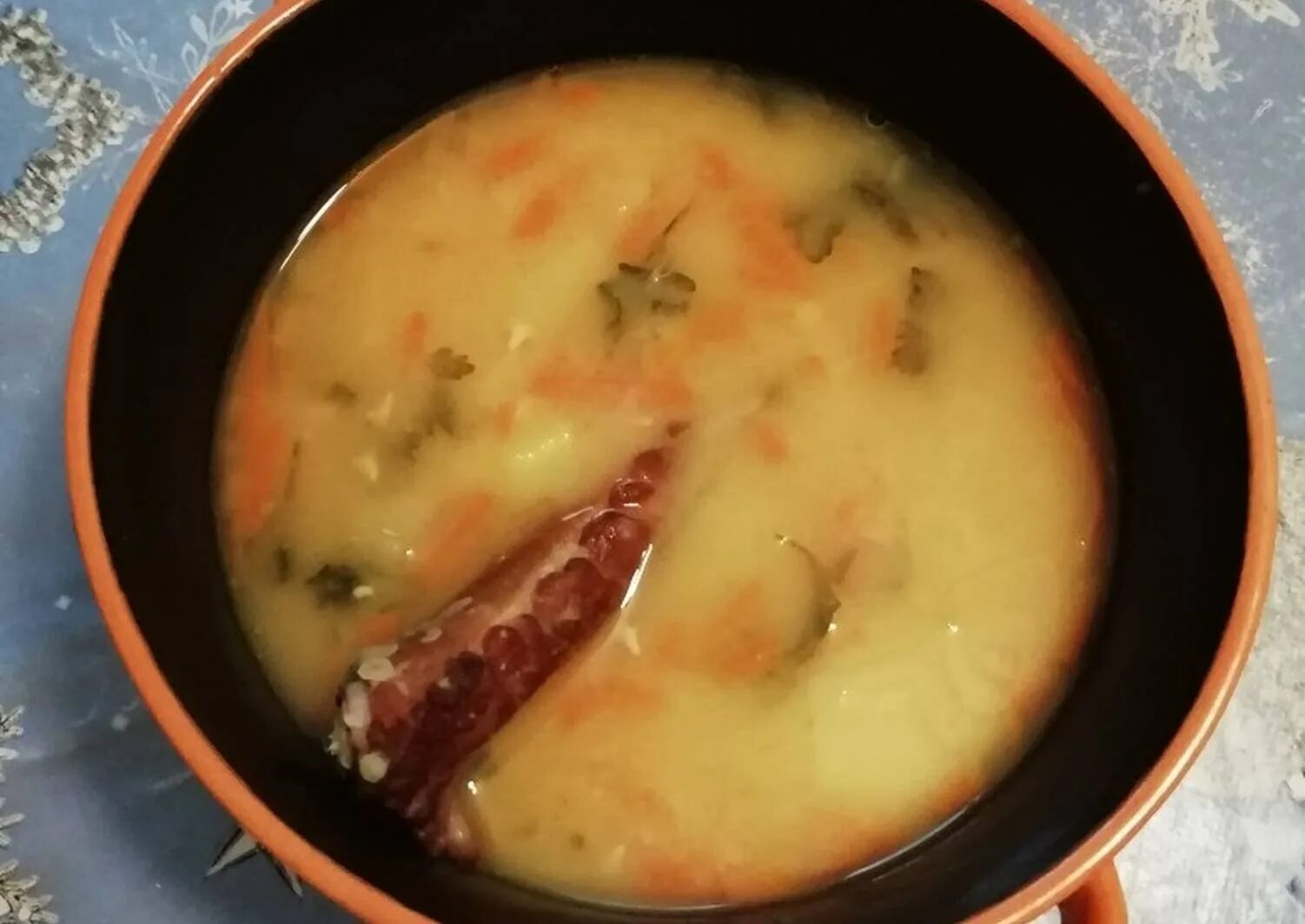 Суп из копчёных рёбрышек с картофелем. Гороховый суп в мультиварке. Суп гороховый с копчеными ребрышками пошаговый.