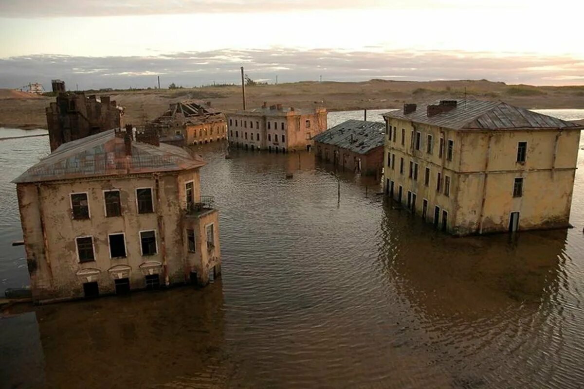 Где затапливает город. Рыбинское водохранилище затопленная деревня. Молога затопленный. Затопленный город в России. Затопленные древние города.