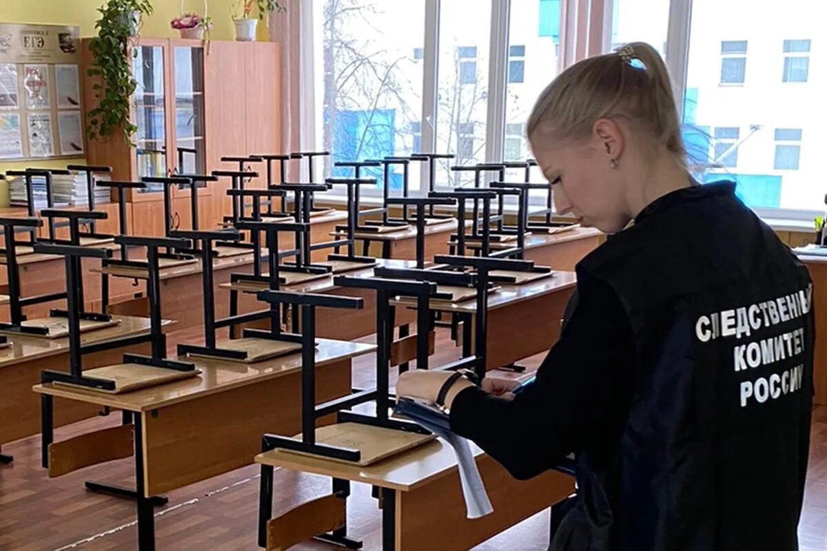 В школе порезали девочку. Школа фото. девочки в школе. фото девочек в школе. химки пятиклассница с ножом.