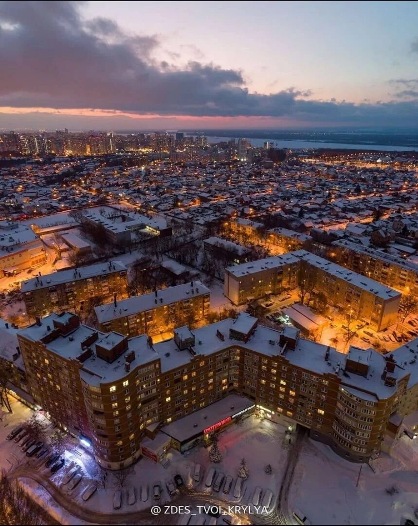 Самара вечером. Вечерняя Самара. Ночная Самара. Самара с высоты птичьего полета. Вид на заснеженный город с высоты.