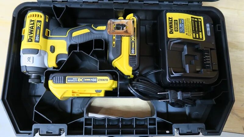 Dcf 870. Dewalt dcf801d2. деволт dcf887. dewalt 20v max xr. импакт 887 dewalt.