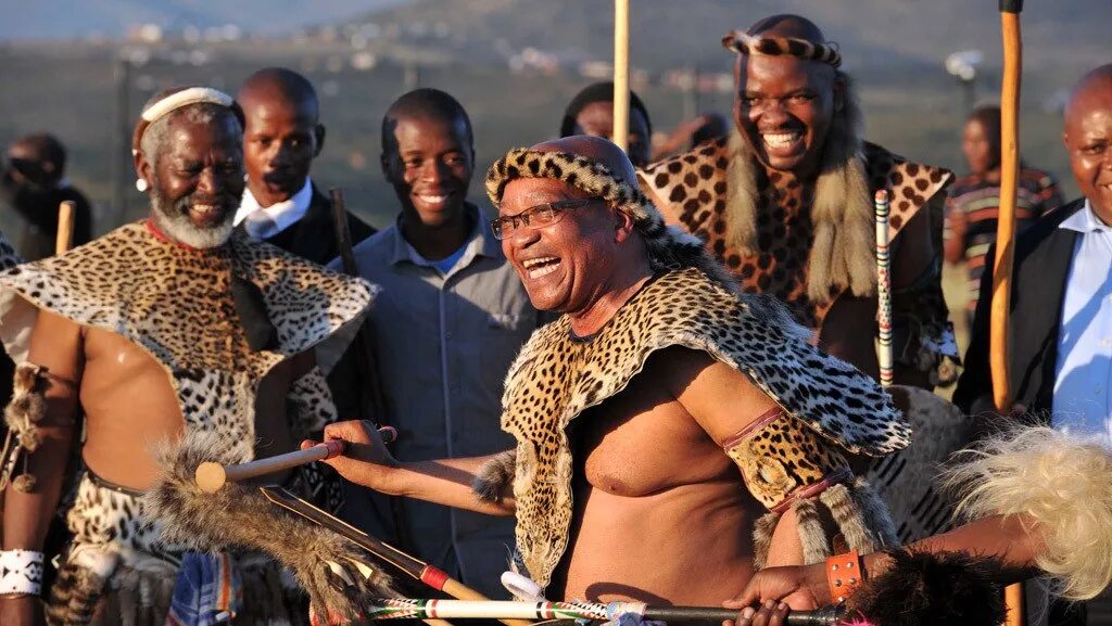 Зулусы шаман. Племя зулусов в Африке. Зулусы Африка воины. Вождь Африки. Zulu tribe