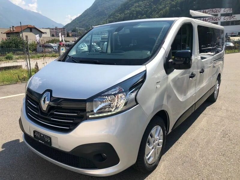 Рено трафик 2018. Рено трафик 2017 года. Рено трафик черный 2018. Renault Trafic 2018 грузоподъемность 3000 кг. Трафик 2018