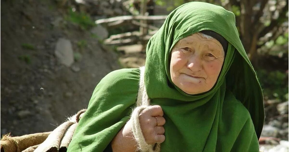 старая мама. старушка мусульманка. бабушка в мусульманском платке. старая женщина мусульманка. арабские женщины в старости.
