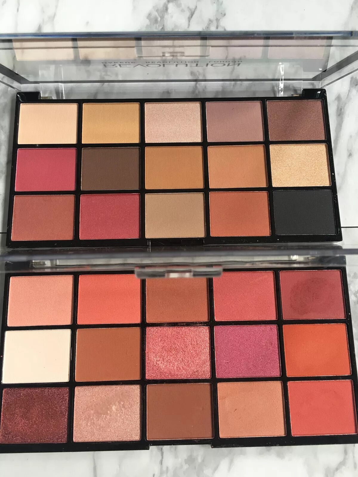 Палетка революшн. Makeup Revolution re loaded Palette Newtrals 2. Makeup Revolution Reloaded Palette iconic. Revolution Vitality тени. Топ палетка