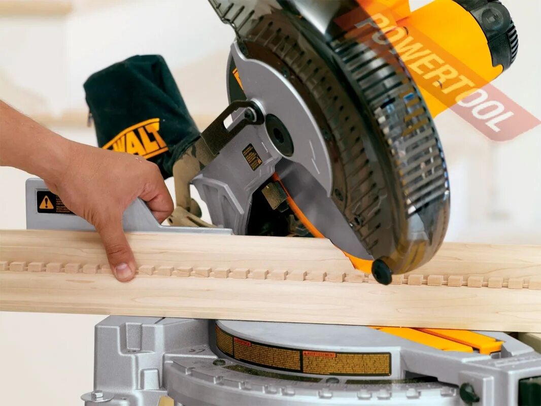 Рейтинг лучших пил по дереву. DEWALT dw713. Торцовочная пила DEWALT dw713. ДЕВОЛТ 713 торцовочная пила. Торцовочная пила DEWALT dw714.