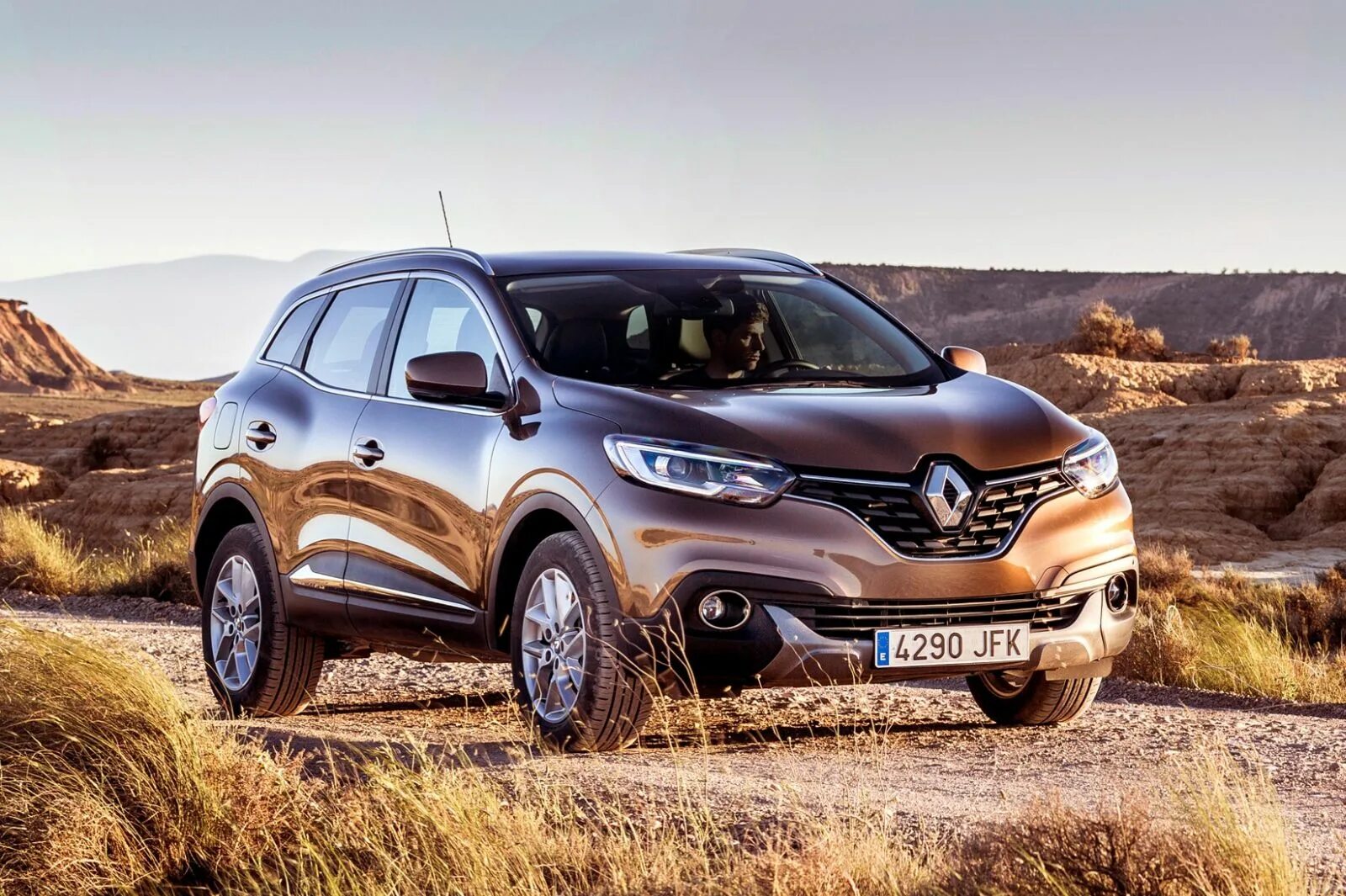 Кроссовер до 1.5. Кроссовер Рено Каджар. Renault Kadjar 2015. Рено кроссовер 2015. Рено Каджар 1.5 дизель.