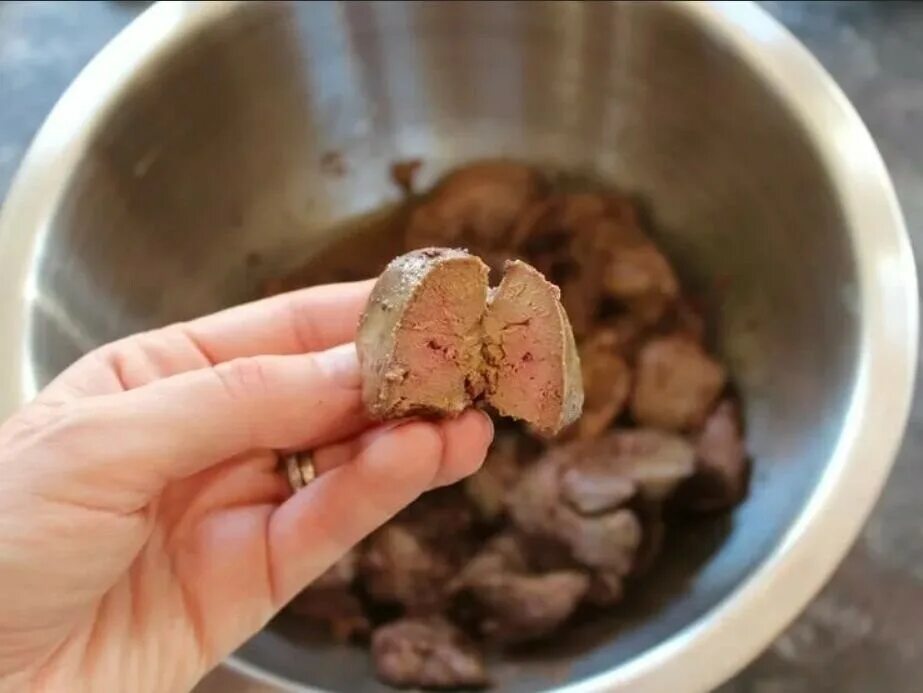 Как долго готовить печень. Варденная куринная печень. куриная печень вареная.