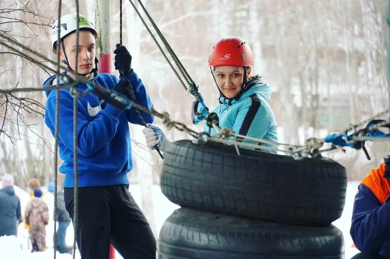 Тренировка пожарных и спасателей. Юный спасатель лагерь. Полигона пожарных и спасателей. Спасатель мчс. Спасатели на воде.