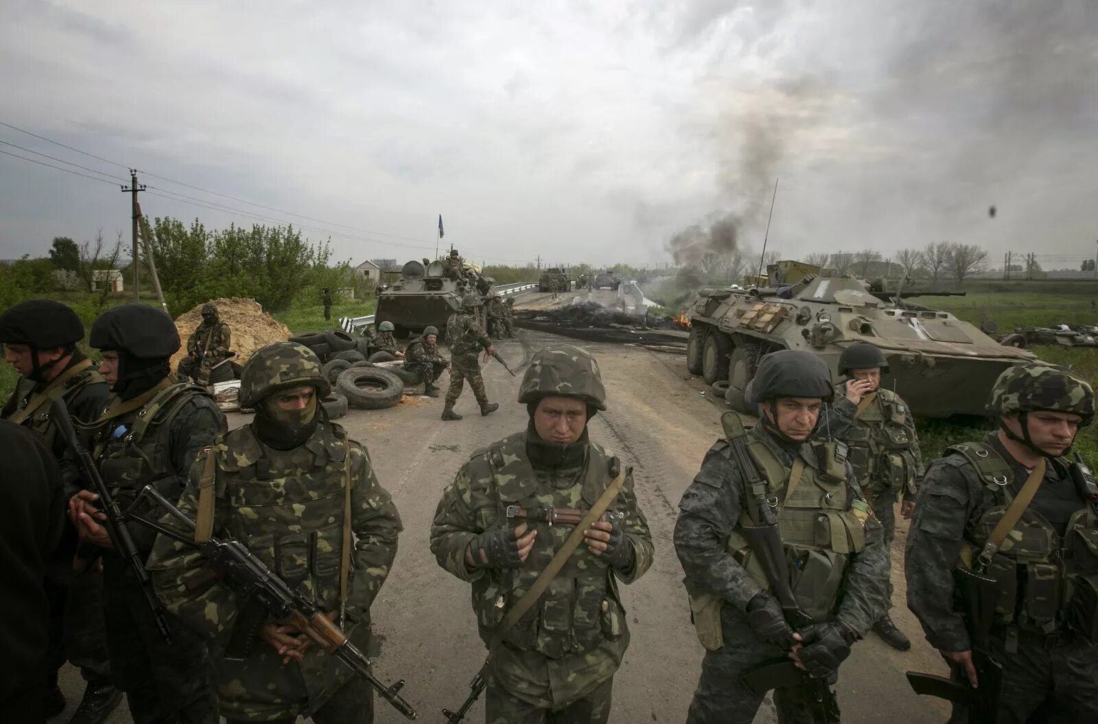 Славянск украина боевые действия. Военные на Донбассе. Украинские войска 2014.