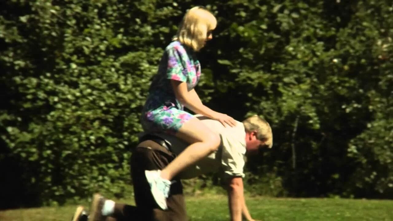 Катаются верхом на рабе. Катаются верхом на рабе. Катаются верхом на рабе. Девушка катается на парне верхом. Катаются верхом на рабе.