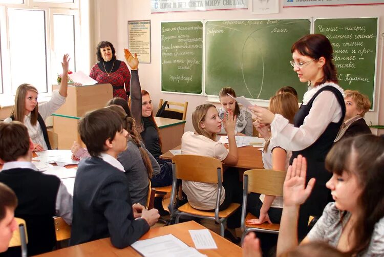 Ученик пишет. Учащаяся 7 класса. Учащаяся 7 класса. Юкаменская средняя школа. Учащиеся 7а класса 9 школы.