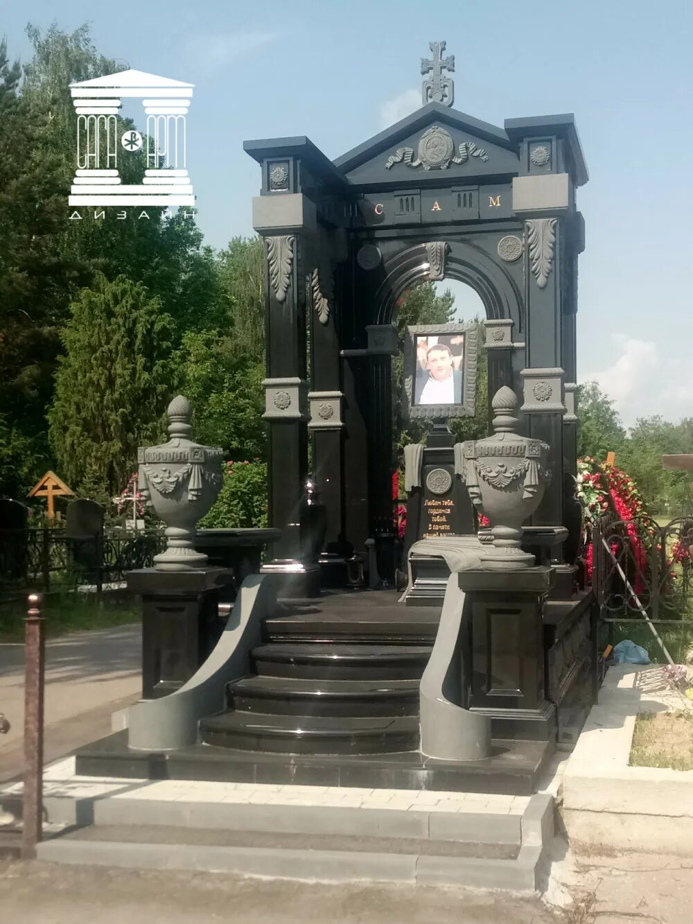 Армянские памятники кладбище армянские. Армянские памятники. Армянский пантеон кладбище. Мраморный хачкар армения. Ереван парк победы и монумент "мать-армения".