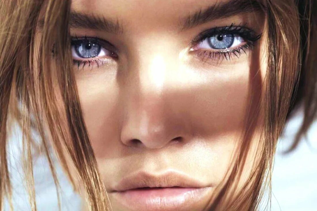 Кулон из проволоки. Барбара палвин фотопортрет. Барбара палвин цвет глаз. Глаз ра кулон. Опущенные уголки глаз.