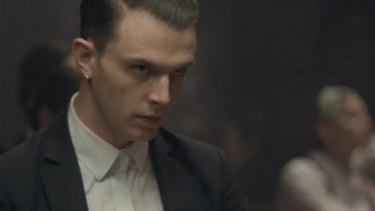 Hurts better than love. Than love. Yeo hurts. Hurt well. Hurt well.