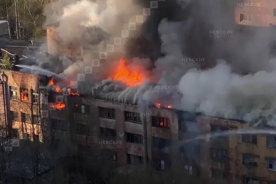 Пожар в московской области крокус. Пожары. Московский пожар. Пожар в Питере.