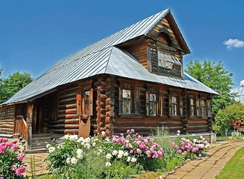 Русская изба пятистенок. Красивый деревенский домик. Таежный терем. Сказочная деревня мандроги. Изба самый.