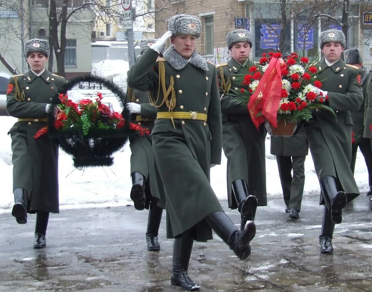 Защитник сегодня. Возложении венков к памятнику воинам. защитники отечества ветераны. 23 февраля ветераны. с днём защитников отечества,ветераны с праздником.