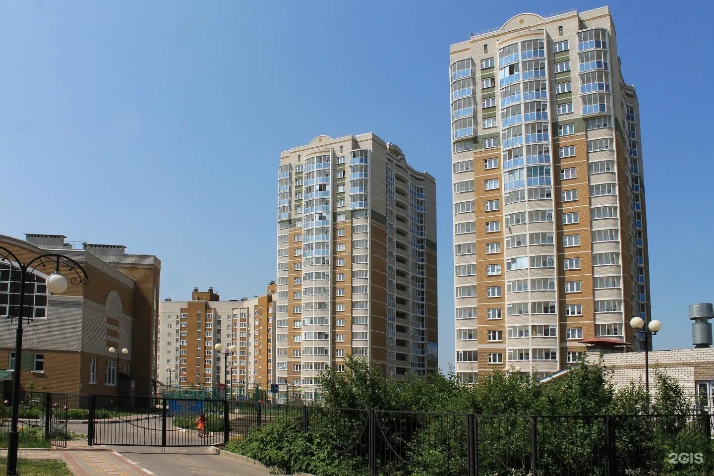 Где находится улица макаренко в белгороде. Макаренко 34 белгород. макаренко 26 белгород. макаренко 40 белгород. макаренко 2 белгород.