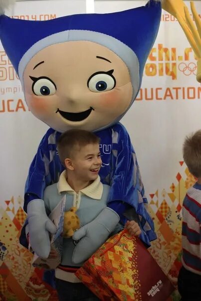 Лучик и снежинка сочи. Талисман мягкая игрушка лучик. Талисман xi паралимпийских игр. Лучик и снежинка талисманы сочи 2014. Снежинка сочи.