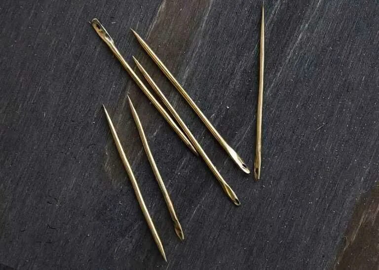 Иглы для ручного шитья кожи. Лопатка для удаления угрей. Игла сапожная универсальное шило masker. По коже иголка иголочка. По коже иголка иголочка.