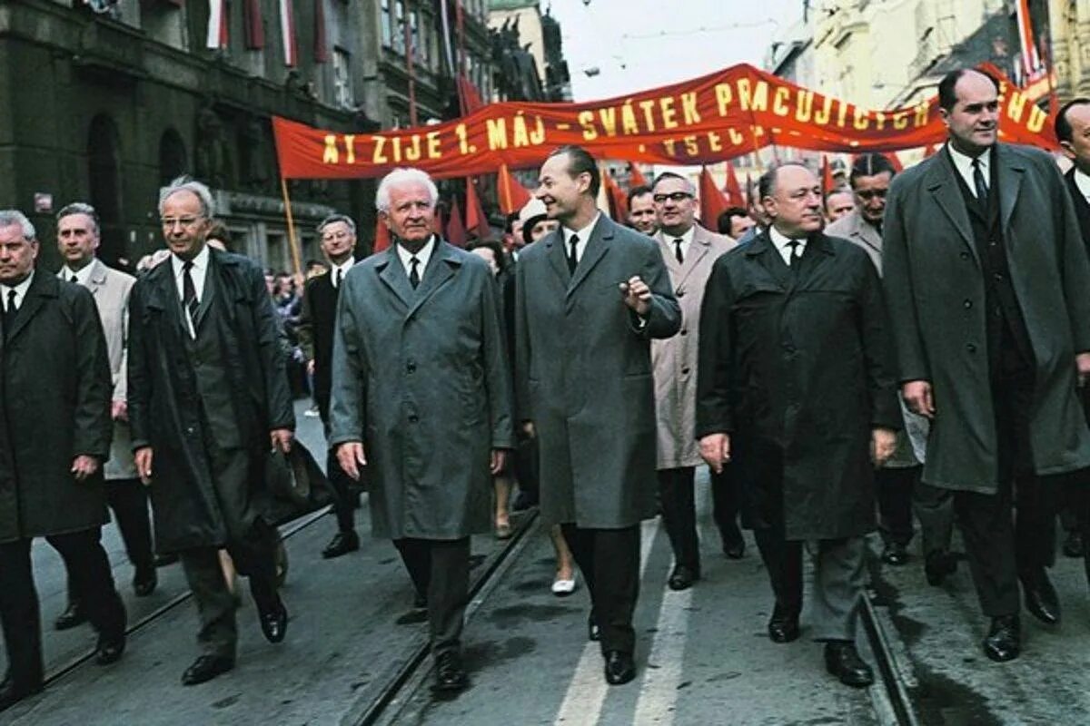 Коммунистическая партия чехословакии. Дубчек Чехословакия 1968. Брежнев и Дубчек 1968.