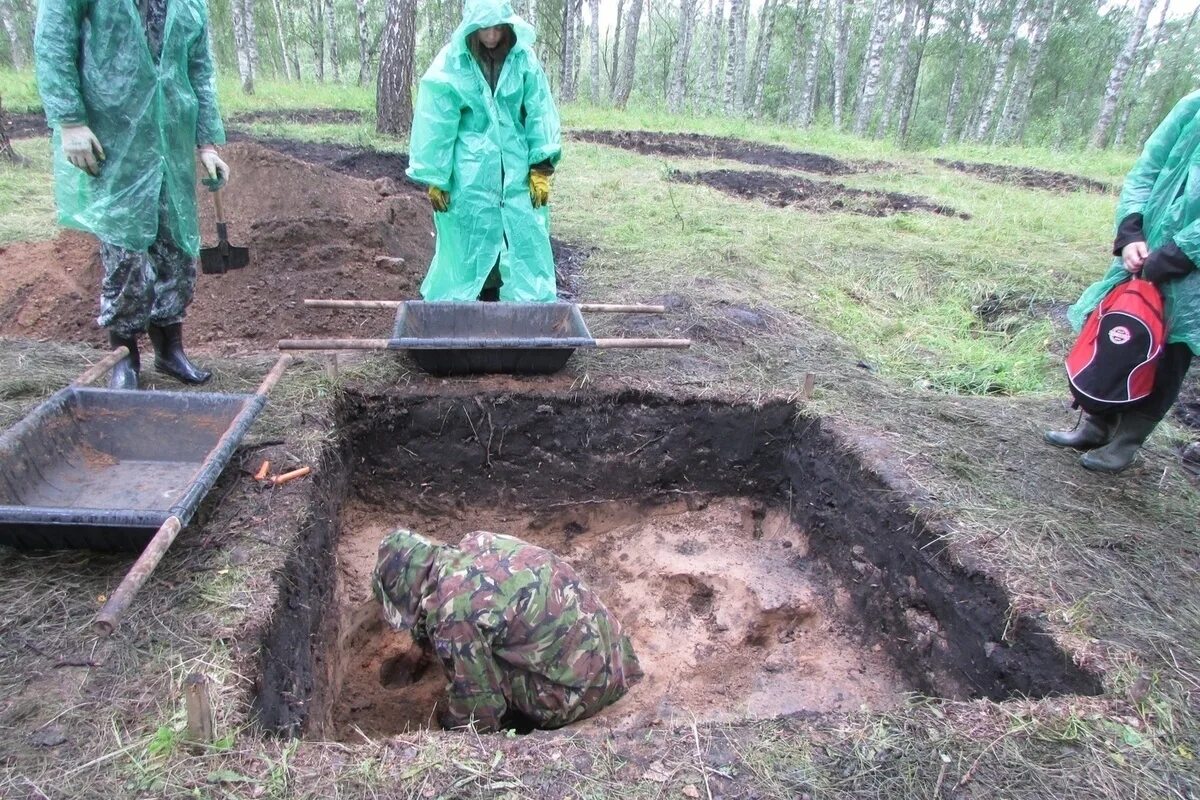 Археологические находки в Тверской области. Тверская Старица раскопки. Старицкий район Игутьево раскопки. Тверская область памятники археологии. Памятники железного века