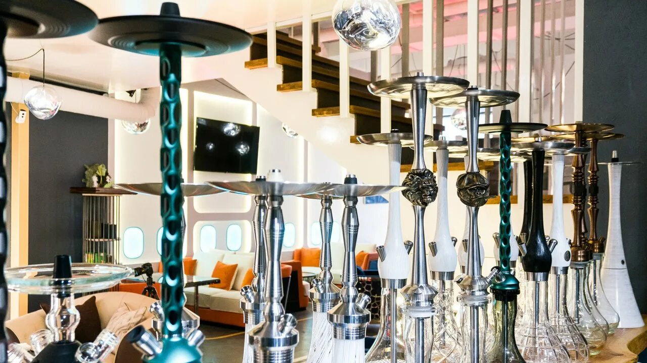 Кальянная комната. Кальян бар. Кафе кальянная. Lounge bar санкт-петербург комендантский. Шиша лаунж.