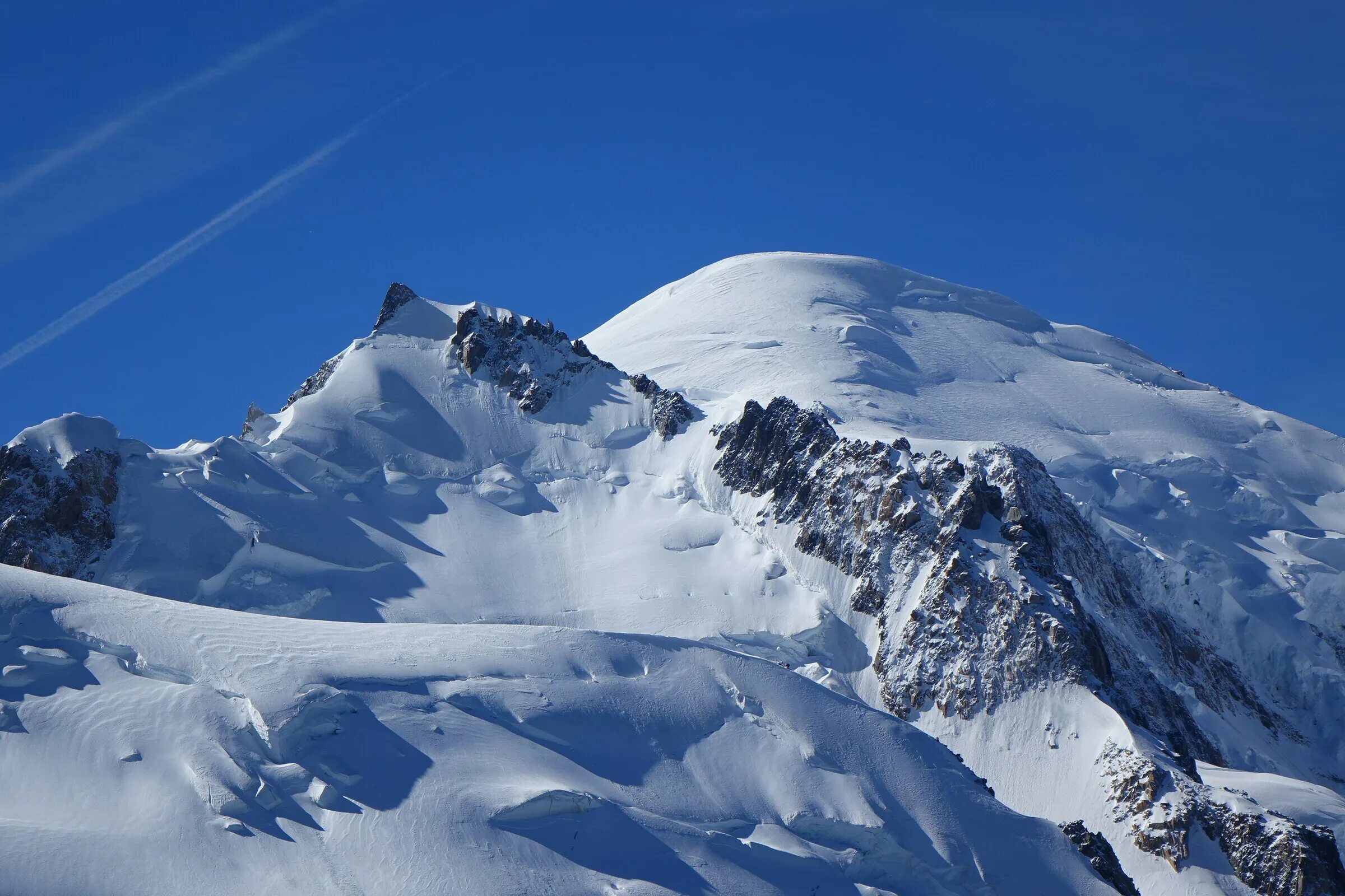 The highest mountain in europe. Монблан вершина. Пик Монблан. Гора Монблан высота. Монблан Снежная вершина.