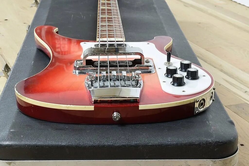 Крас бас. Рикенбекер 4003. rickenbacker 325е. бас гитара rickenbacker. бас гитара rickenbacker 4001.