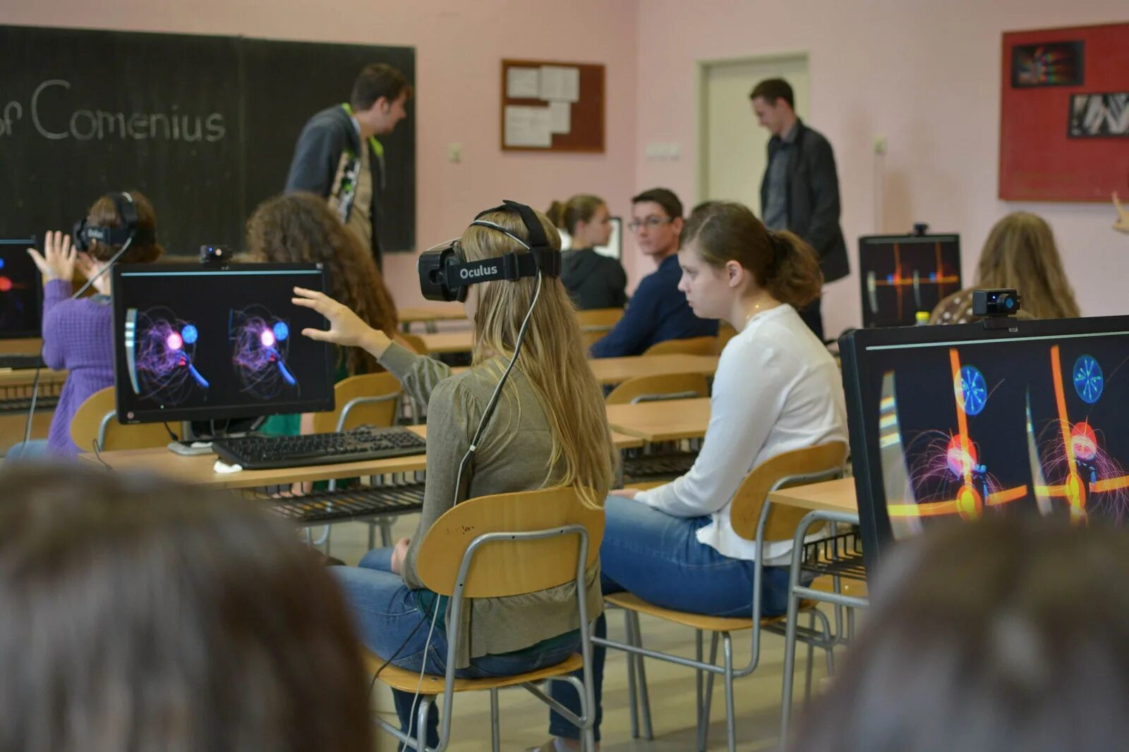 Будущее тренингов. Виртуальная реальность в образовании. VR технологии в образовании. Виртуальная реальность на уроках. VR В школе.