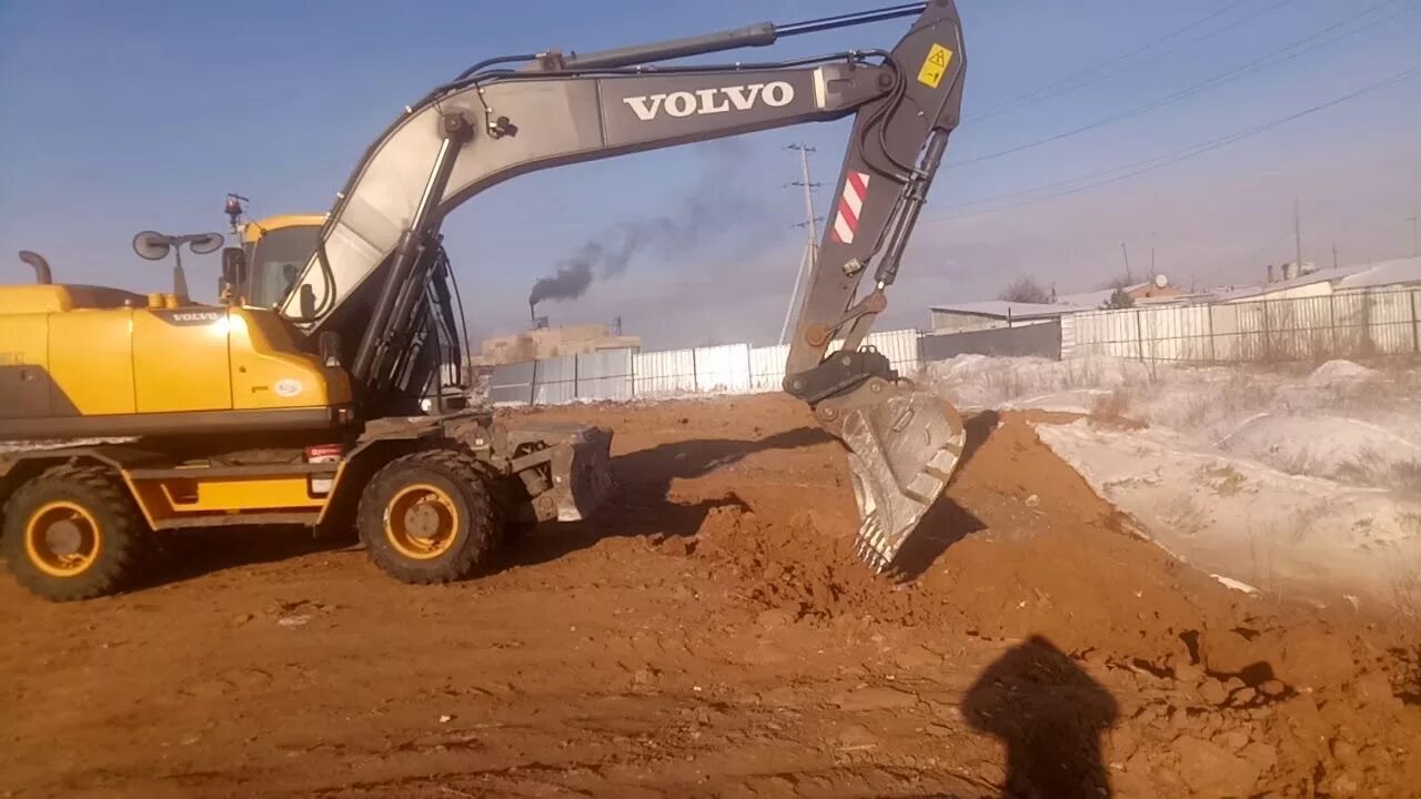 Колесный экскаватор volvo ew205d. Вольво 205 экскаватор колесный. Volvo 205 экскаватор. Вольво 205 экскаватор колесный. Volvo ew205d.