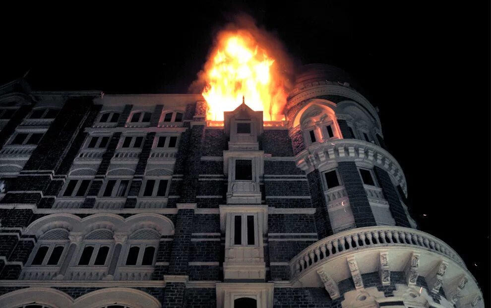 Отель тадж махал 2008. Теракт в Индии 2008 Тадж Махал. Отель Тадж Махал теракт.