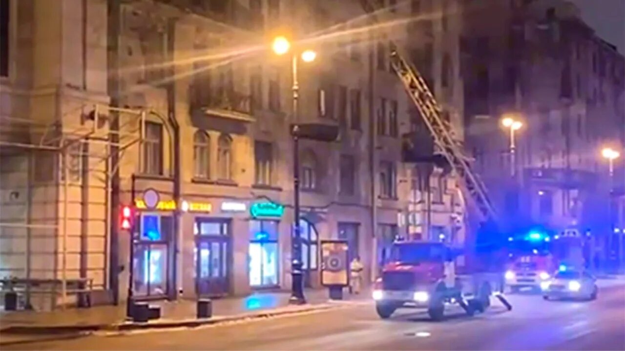 Пожар на невской мануфактуре в спб 2021. Пожар октябрьская набережная 50. Невская мануфактура октябрьская набережная 50. Петербург горит лента 2018 год. 2 пожара.