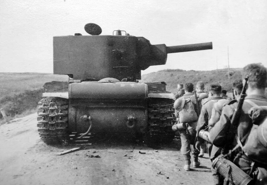 Танки кв немецкие. Кв2 танк 1941. Танк кв 2. Кв 2 1941. Кв2 немецкие танки.