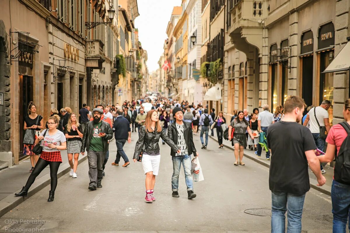 Город в италии на букву б рядом с вероной. Приехавшие из италии. Город в италии на букву б рядом с вероной. Италия люди на улицах. Экскурсии в венецию из абано термо италия.