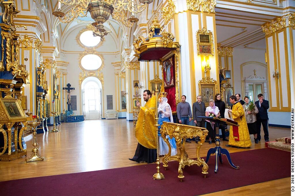 Николо-богоявленский морской собор внутри. Николо-богоявленский морской собор. Отец богдан никольский собор. Никольский морской собор венчание. Николо-богоявленский морской собор в санкт-петербурге крещение.