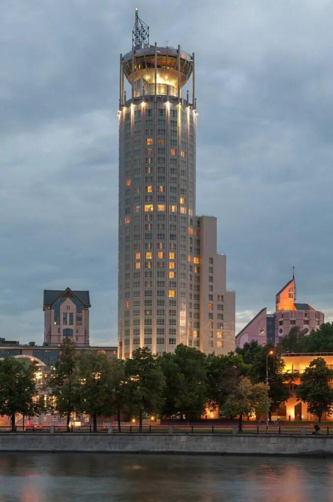 Космодамианская набережная москва 52. Свиссотель красные холмы москва здание. Swissotel красные холмы павелецкая. Swissôtel красные холмы отель. Swissotel красные холмы павелецкая.