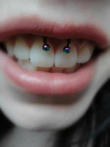 Piercing Smiley Piercing smiley, Piercing lèvre, Piercing tragus