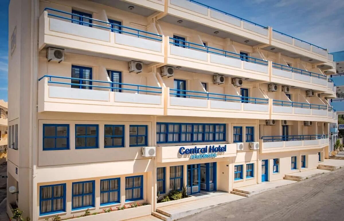 Hotel centrum istanbul. Наликас отель нячанг. Boss hotel 3*. Вьетнам отель босс. Central hotel 3.