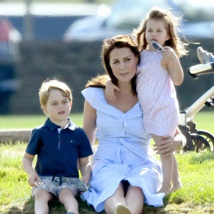 Кейт Миддлтон с детьми. Принц Уильям и Кейт дети. Кейт Миддлтон дети фото. Кейт Миддлтон и ее дети.