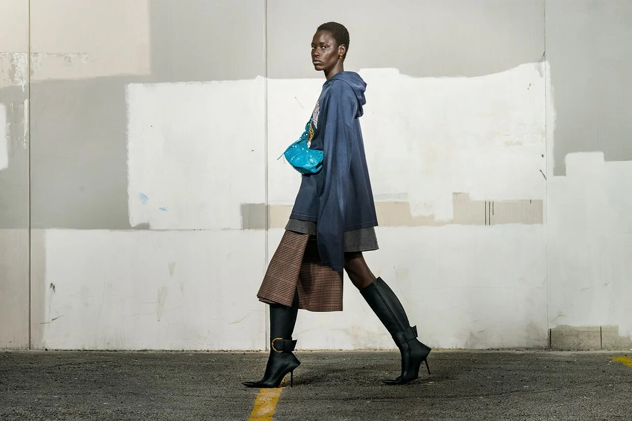 Модель баленсиага. Кампейн баленсиага 2025. balenciaga кампейн 2025. изабель юппер balenciaga. изабель юппер баленсиага лукбук.