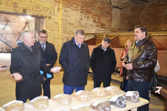 Председатель колхоза 1944 года. Доярка в колхозе. Ленинцы колхоз. Колхоз ленинцы. Спк колхоз ленинец пижанский район кировская область.