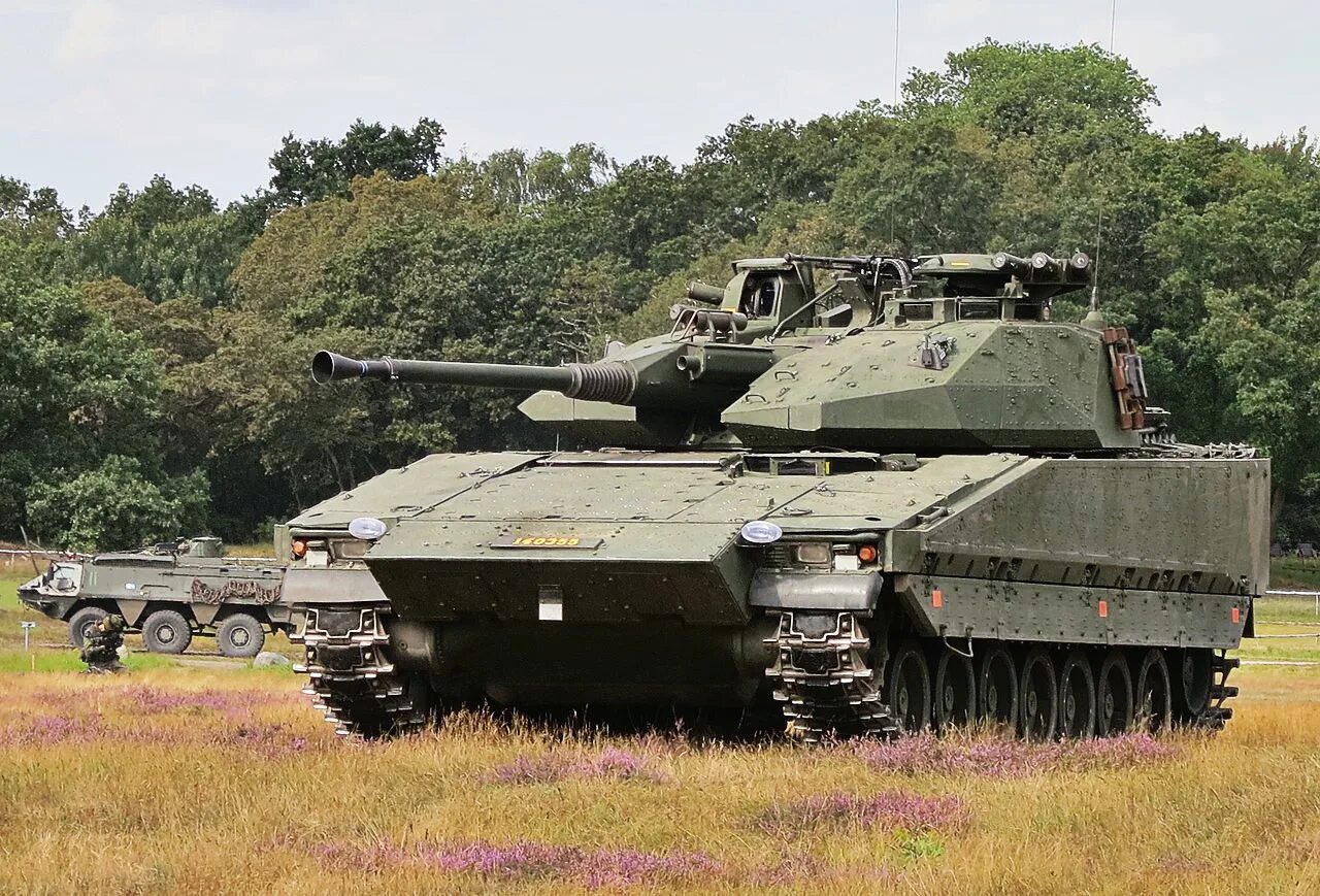Бмп cv90. Бмп cv-9040. шведская бмп cv9040. танк cv90.