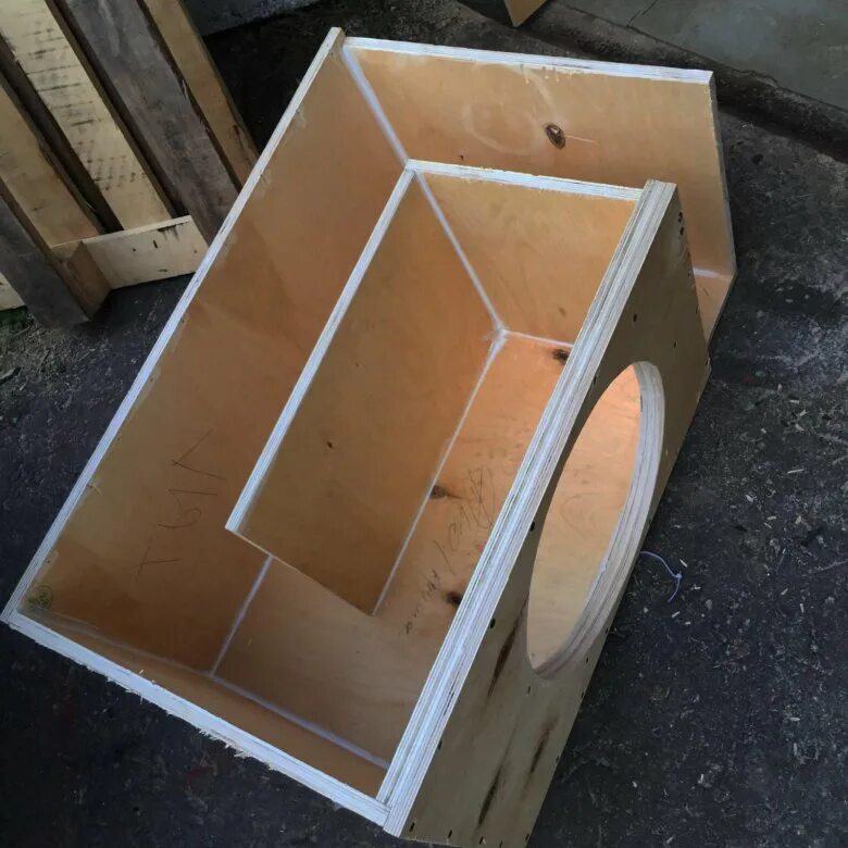 Короб орто сабвуфер. Сабвуфер альфард 10 дюймов короба. Корпус зя 10. Виброизоляция короба сабвуфера. Короб для сабвуфера.