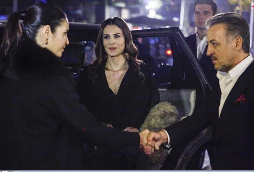 Бурхан вдребезги. Его ошибка семья вдребезги дия семина. Бурхан вдребезги. Турецкий фильм вдребезги айше. Вдребезги 59 серия.