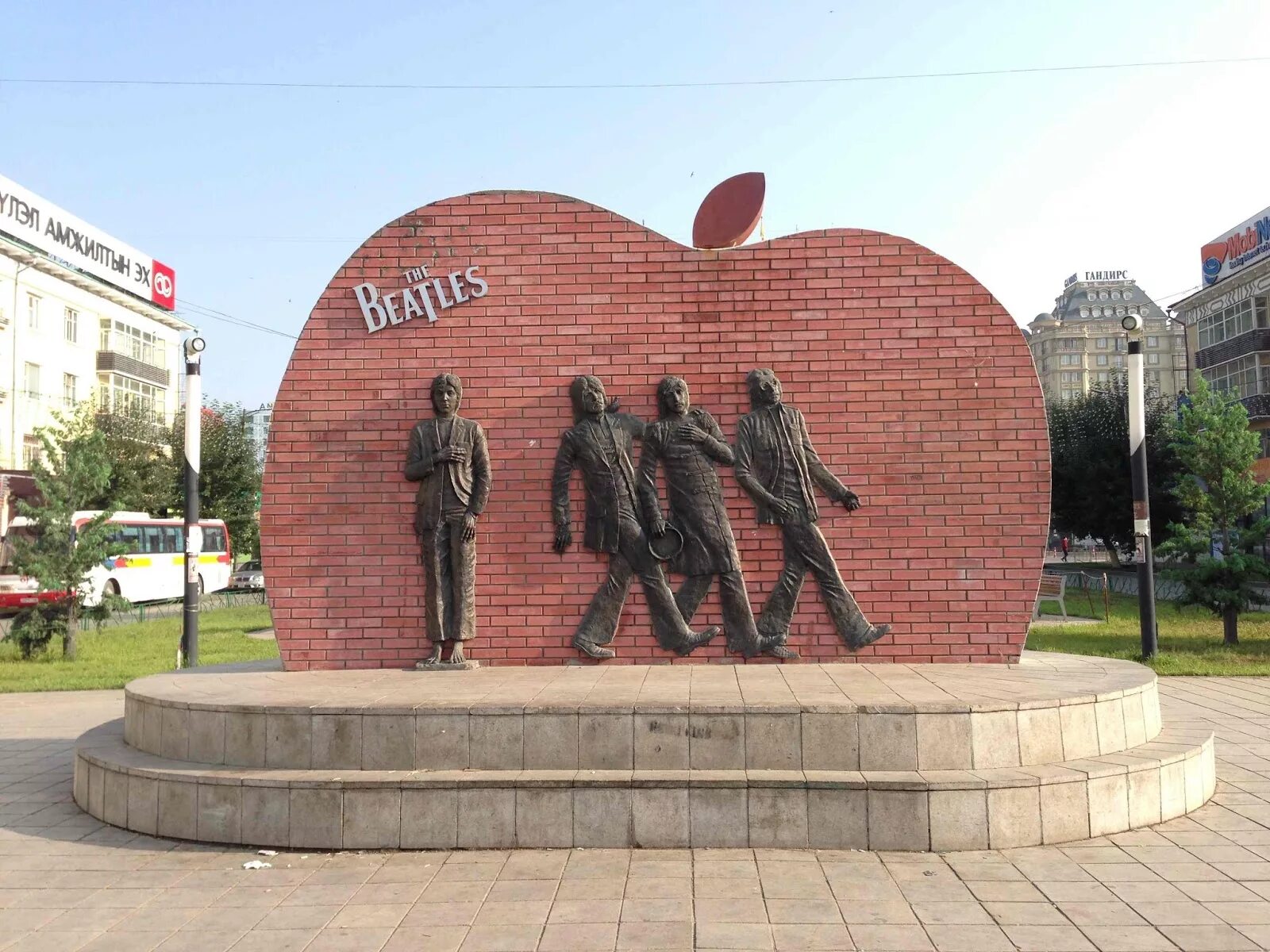 Монумент групп. Monuments вокалист. Группа monument hellhound. Михаил аникушин памятник героическим защитникам ленинграда. Памятник вагнеру в банги.