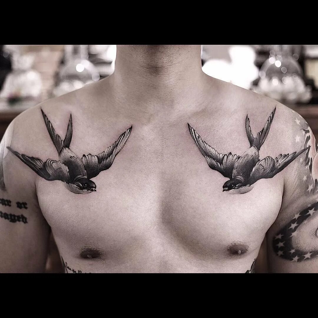 тату ласточки на ключице. тату ласточка. ласточки на ключицах. тату ласточка на шее. тату на ключице для девушек.